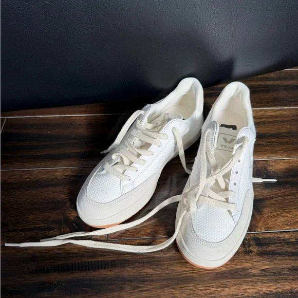 Veja V-12 Sneakers - Picture 3 of 6